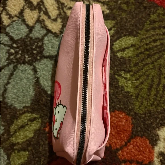 NWOT Hello Kitty x Impressions Makeup Pouch in Pink - Picture 3 of 4